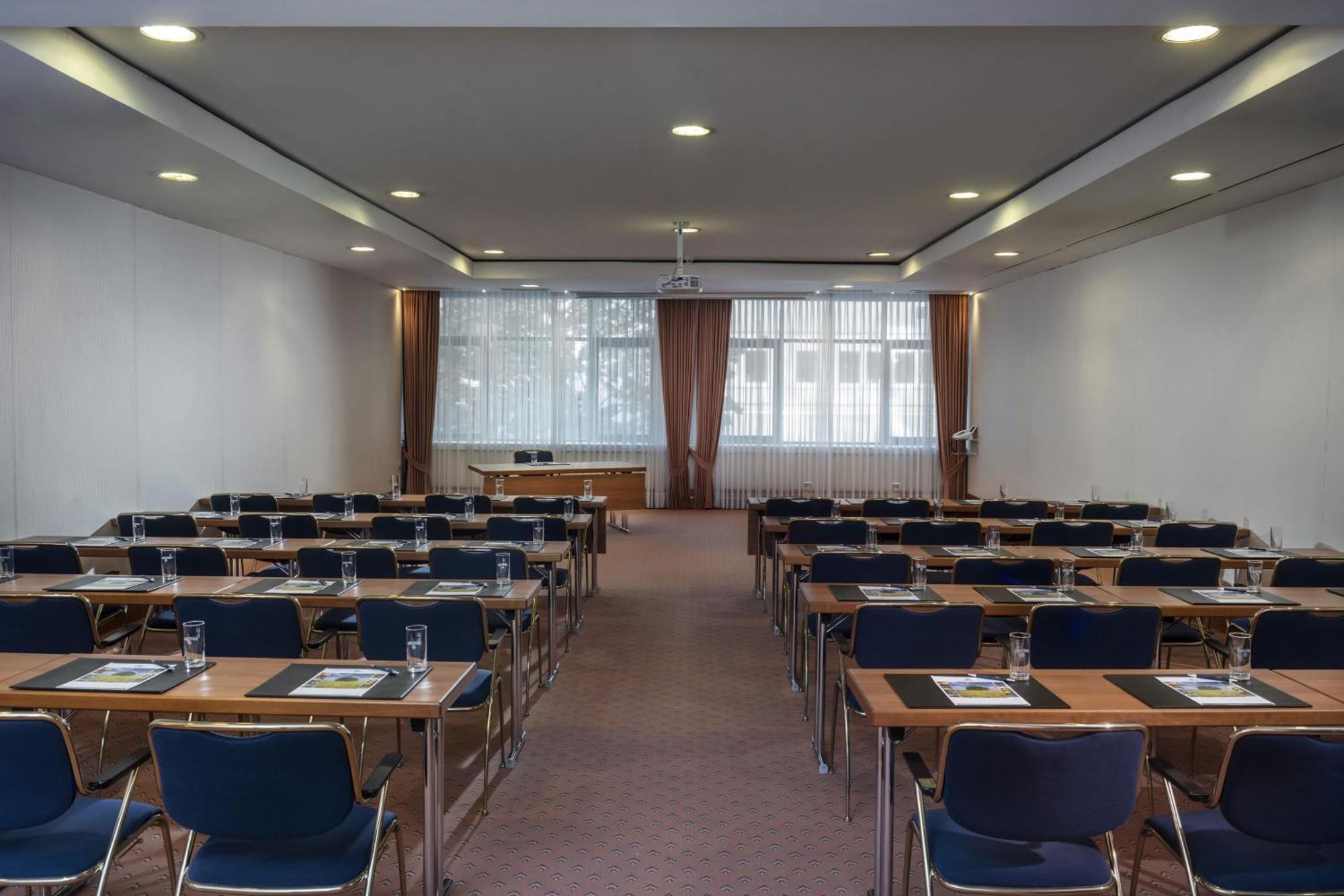 Maritim Hotel Магдебург Екстериор снимка